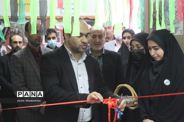 نمایشگاه مدرسه انقلاب در دبیرستان توحید گلوگاه