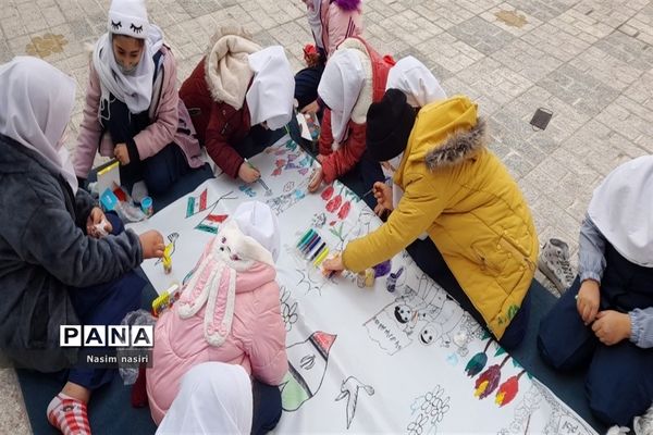 نقاشی همگانی با موضوع دهه فجر در مدرسه سارا ملارد