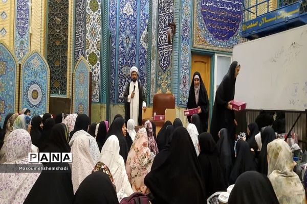 اعتکاف دانش‌آموزان منطقه ۱۲ در مسجد فومنی