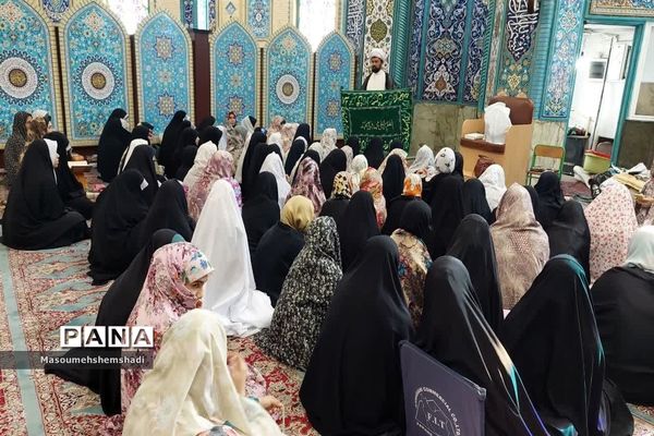 اعتکاف دانش‌آموزان منطقه ۱۲ در مسجد فومنی