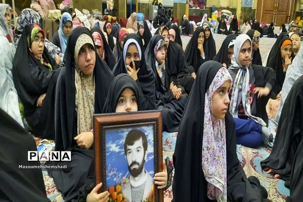 اعتکاف دانش‌آموزان منطقه ۱۲ در مسجد فومنی