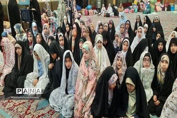 اعتکاف دانش‌آموزان منطقه ۱۲ در مسجد فومنی