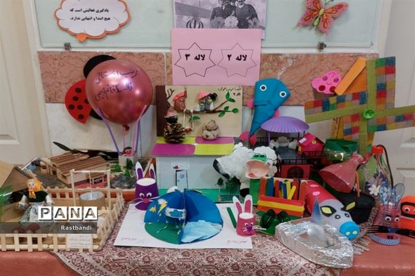 نمایشگاه دست سازه‌های دانش‌آموزی دبستان فیروزه منطقه ۱۳