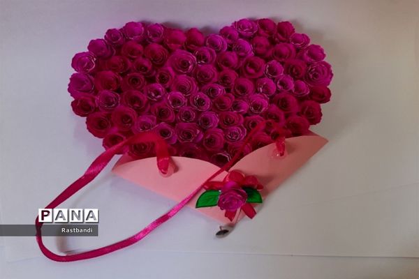 نمایشگاه دست سازه‌های دانش‌آموزی دبستان فیروزه منطقه ۱۳