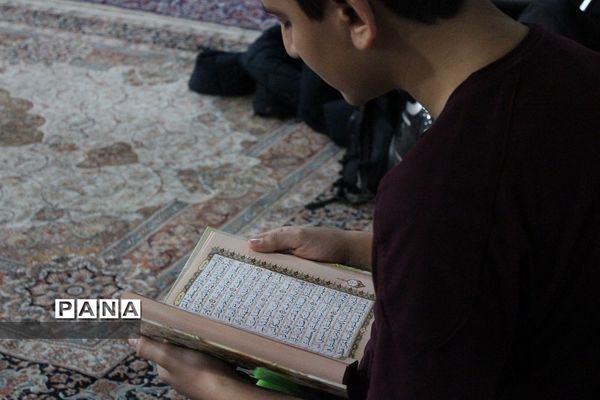اعتکاف دانش‌آموزان پسر در بهارستان دو