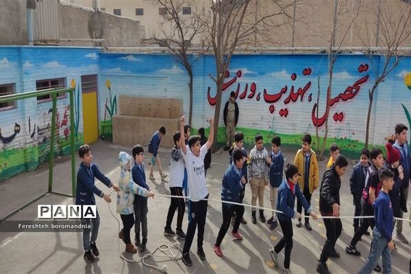 اجرای برنامه‌های مفرح ورزشی و هنری در دبستان نیکان ملارد