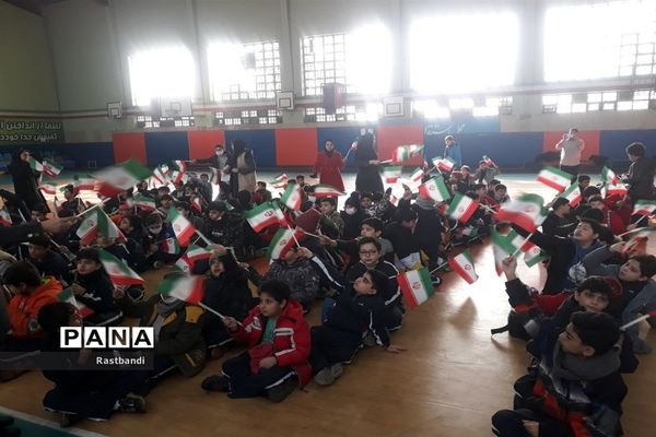 برگزاری جشن دهه فجر دبستان علوی منطقه ۱۳