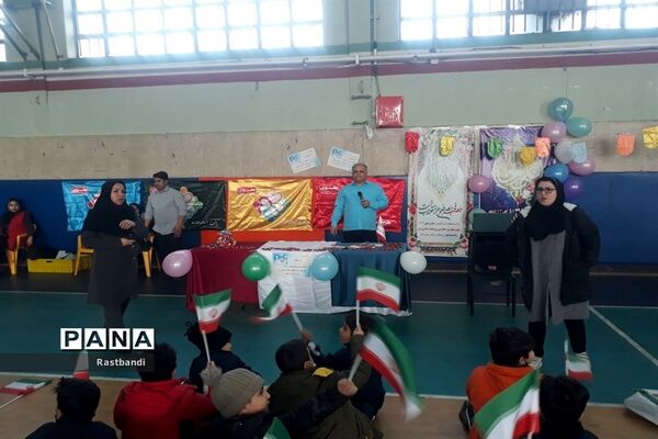 برگزاری جشن دهه فجر دبستان علوی منطقه ۱۳