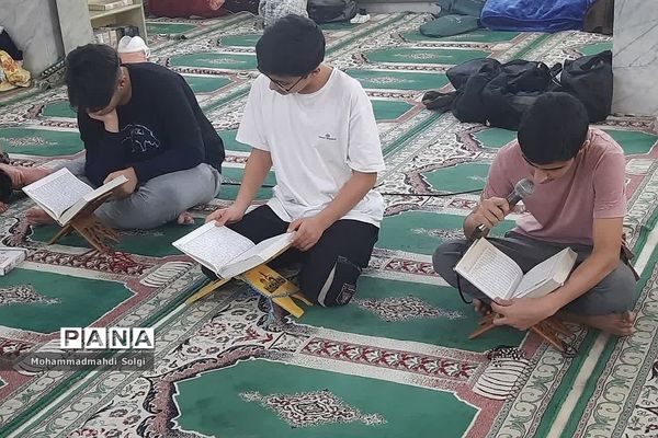 برگزاری مراسم باشکوه اعتکاف دانش‌آموزی با حضور پرشور سواد‌آموزان در مسجد ۱۴ معصوم