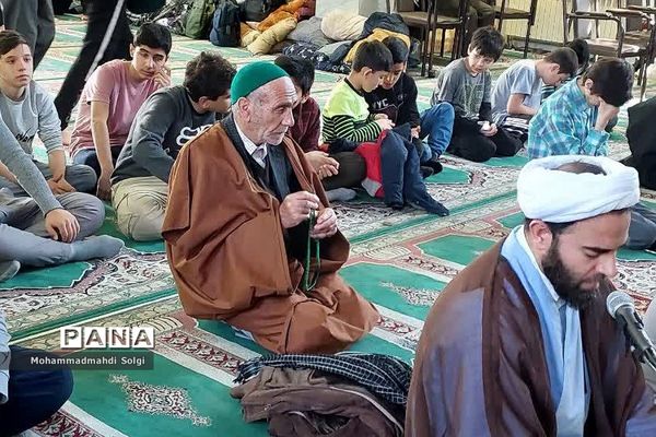 برگزاری مراسم باشکوه اعتکاف دانش‌آموزی با حضور پرشور سواد‌آموزان در مسجد ۱۴ معصوم