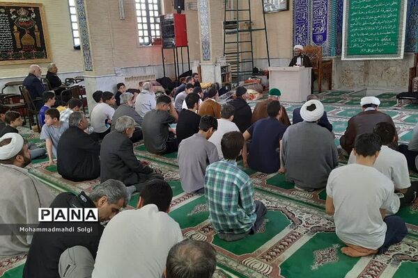 برگزاری مراسم باشکوه اعتکاف دانش‌آموزی با حضور پرشور سواد‌آموزان در مسجد ۱۴ معصوم