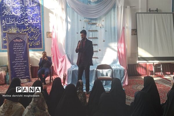 نشست بصیرتی جهاد تبیین در اعتکاف دانش‌آموزی تربت جام