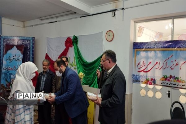 حضور خادم یاران رضوی و پرچم مطهر حرم رضا (ع) در دبیرستان علامه عبدالعلی بیرجند