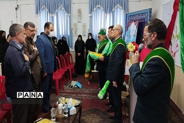 حضور خادم یاران رضوی و پرچم مطهر حرم رضا (ع) در دبیرستان علامه عبدالعلی بیرجند