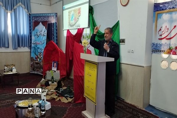 حضور خادم یاران رضوی و پرچم مطهر حرم رضا (ع) در دبیرستان علامه عبدالعلی بیرجند