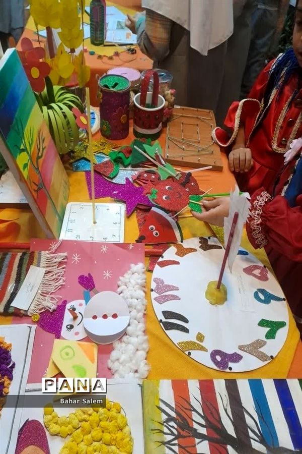 گرامیداشت دهه مبارک فجر در آموزشگاه شاهد فاطمه زهرا(س) اسلامشهر