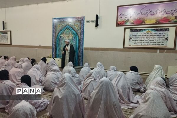 اعتکافی متفاوت در مدرسه شاهد مسفروش کاشان