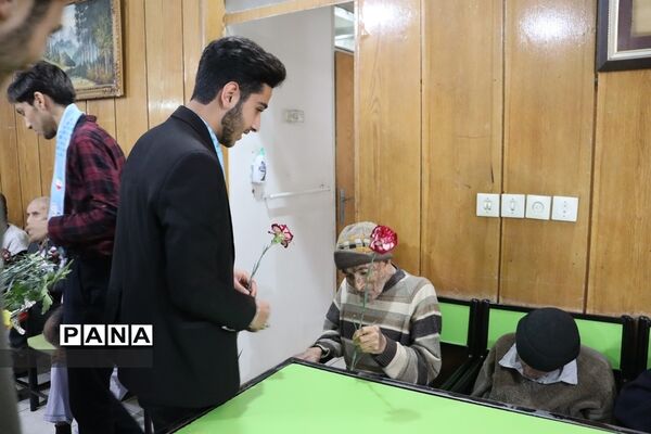 بازدید از خانه سالمندان توسط نمایندگان مجلس دانش‌آموزی  خراسان‌ رضوی