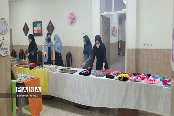 برپایی نمایشگاه و بازارچه مدرسه شایستگان ملارد