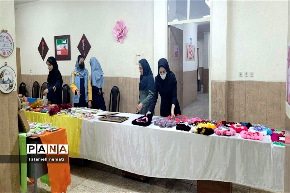 برپایی نمایشگاه و بازارچه مدرسه شایستگان ملارد