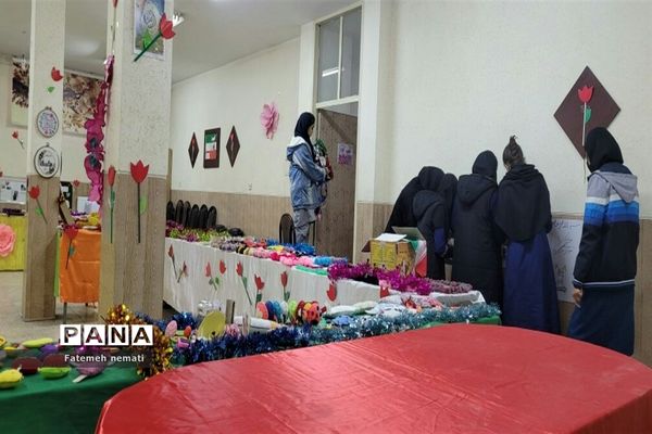 برپایی نمایشگاه و بازارچه مدرسه شایستگان ملارد