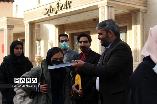 بدرقه دانش‌‌آموزان دختر زیارت‌ اولی شهرستان‌های تهران به سفر مشهد مقدس