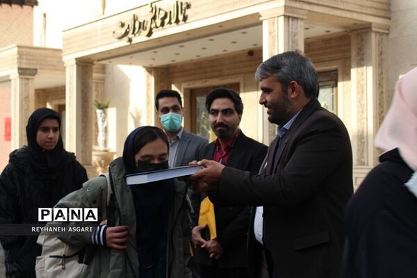 بدرقه دانش‌‌آموزان دختر زیارت‌ اولی شهرستان‌های تهران به سفر مشهد مقدس