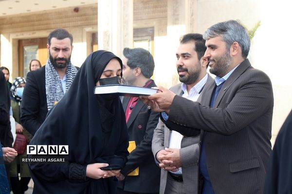 بدرقه دانش‌‌آموزان دختر زیارت‌ اولی شهرستان‌های تهران به سفر مشهد مقدس