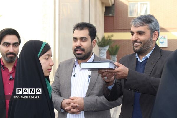 بدرقه دانش‌‌آموزان دختر زیارت‌ اولی شهرستان‌های تهران به سفر مشهد مقدس