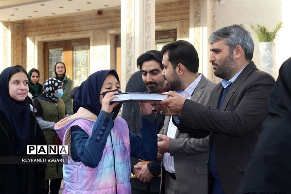 بدرقه دانش‌‌آموزان دختر زیارت‌ اولی شهرستان‌های تهران به سفر مشهد مقدس