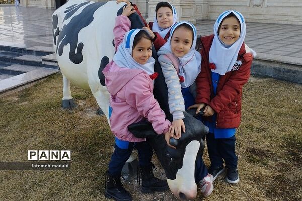 بازدید دانش‌آموزان دبستان مهرآیین بهارستان دو از کارخانه میهن