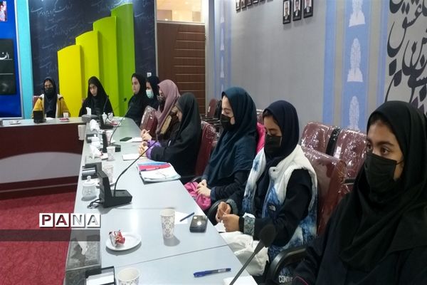 جلسه هم‌اندیشی روسای شورای دانش‌آموزی مدارس متوسطه دوره اول و دوم مدارس دخترانه  منطقه 4