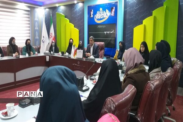 جلسه هم‌اندیشی روسای شورای دانش‌آموزی مدارس متوسطه دوره اول و دوم مدارس دخترانه  منطقه 4