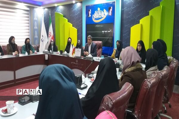 جلسه هم‌اندیشی روسای شورای دانش‌آموزی مدارس متوسطه دوره اول و دوم مدارس دخترانه  منطقه 4
