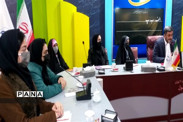 جلسه هم‌اندیشی روسای شورای دانش‌آموزی مدارس متوسطه دوره اول و دوم مدارس دخترانه  منطقه 4