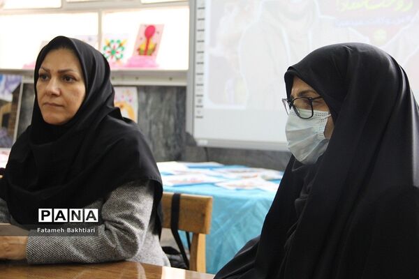 بازدید مسئولان آموزش و پرورش ناحیه یک شهرری از نمایشگاه مدرسه انقلاب