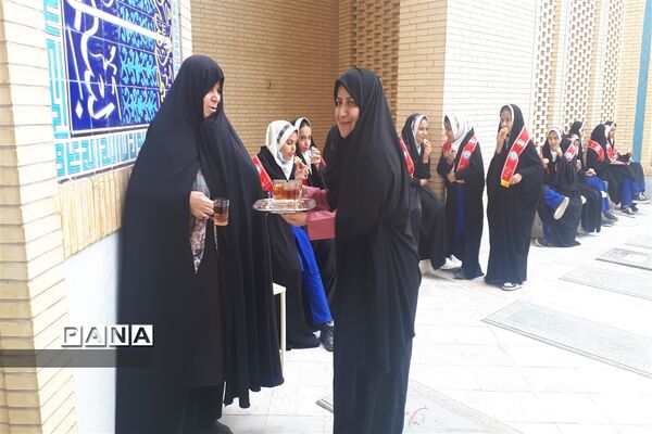 طرح لاله‌های روشن دبستان دین ودانش ابرکوه