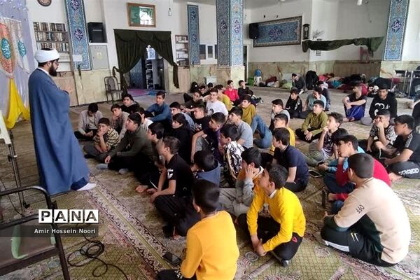 مراسم معنوی اعتکاف دانش‌آموزی در شهرستان قرچک
