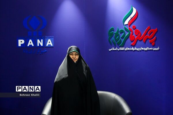 بازدید معاون امور زنان و خانواده ریاست جمهوری از نمایشگاه تبیین دستاوردها و پیشرفت‌های انقلاب اسلامی