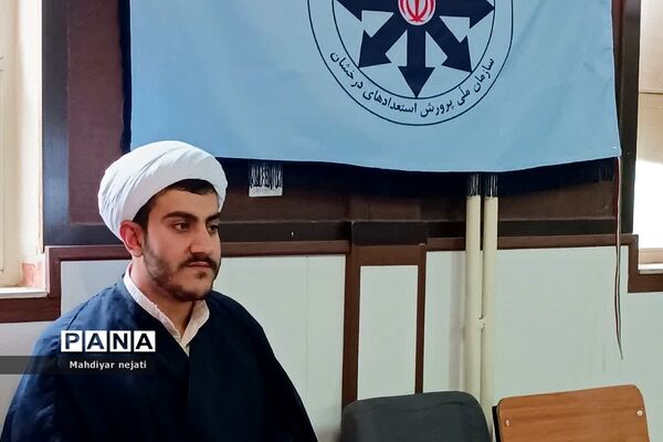 جشن تکلیف دانش‌آموزان دبیرستان استعدادهای درخشان شهید بهشتی رودهن