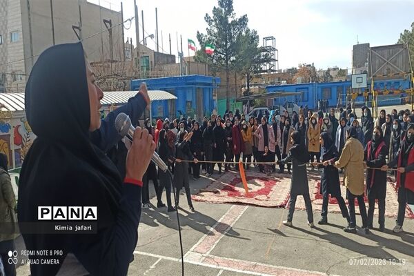 همایش دختران انقلاب در دبیرستان شاهد مطهره  کاشمر