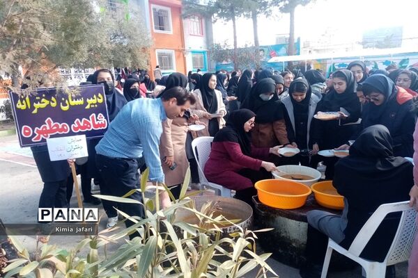 همایش دختران انقلاب در دبیرستان شاهد مطهره  کاشمر
