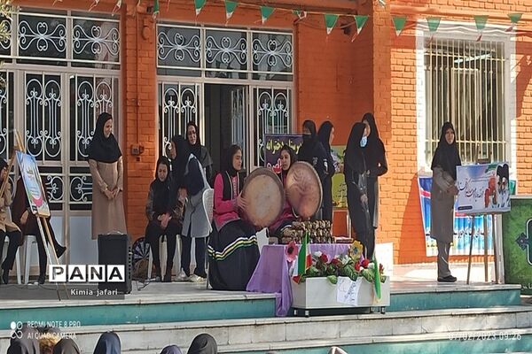 همایش دختران انقلاب در دبیرستان شاهد مطهره  کاشمر