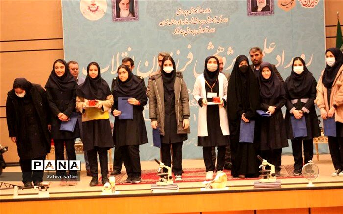 رویداد علمی پژوهشی تجلیل از دانش‌آموزان نخبه منطقه چهاردانگه