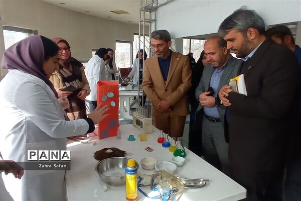 نمایشگاه علمی پژوهشی با مشارکت مدارس منطقه چهاردانگه