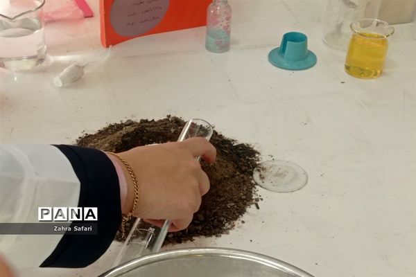 نمایشگاه علمی پژوهشی با مشارکت مدارس منطقه چهاردانگه