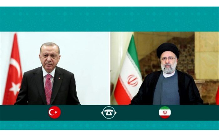 ملت و دولت ایران در این هنگامه سخت در کنار دولت و ملت ترکیه هستند