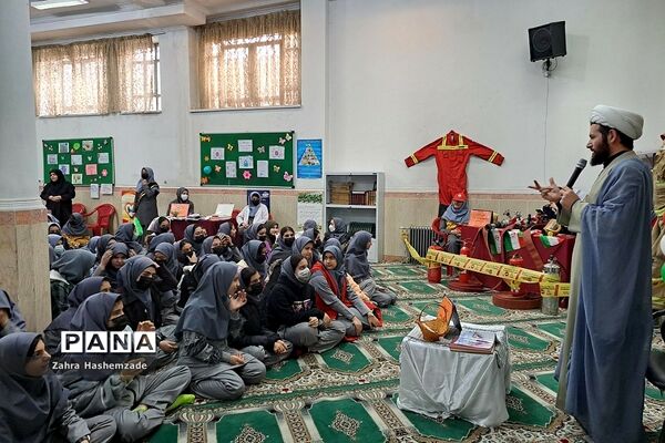نمایشگاه دستاوردهای دانش‌آموزان در دبیرستان ولیعصر (عج) ناحیه یک شهرری