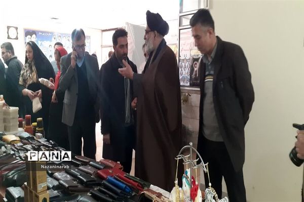 بازدید امام جمعه ورامین  از نمایشگاه عشایرها به‌مناسبت دهه‌فجر در ورامین