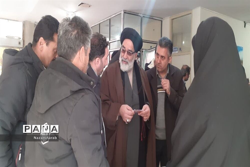 بازدید امام جمعه ورامین  از نمایشگاه عشایرها به‌مناسبت دهه‌فجر در ورامین
